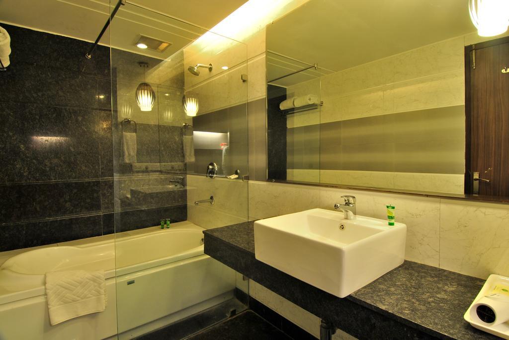 The Habitare Gurgaon Hotel Екстериор снимка