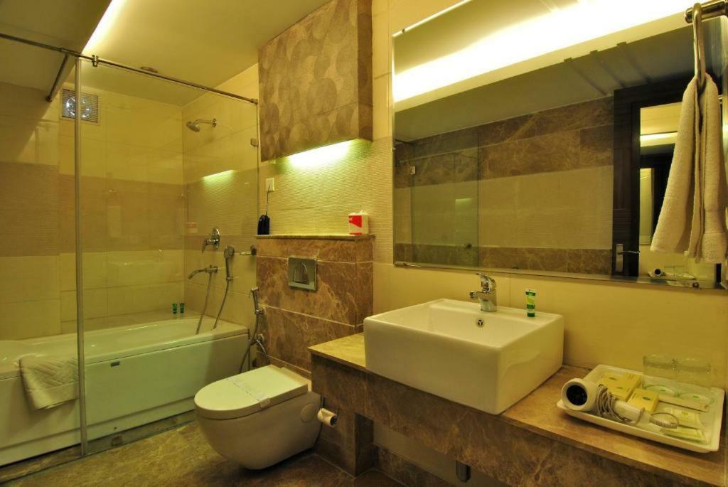 The Habitare Gurgaon Hotel Екстериор снимка